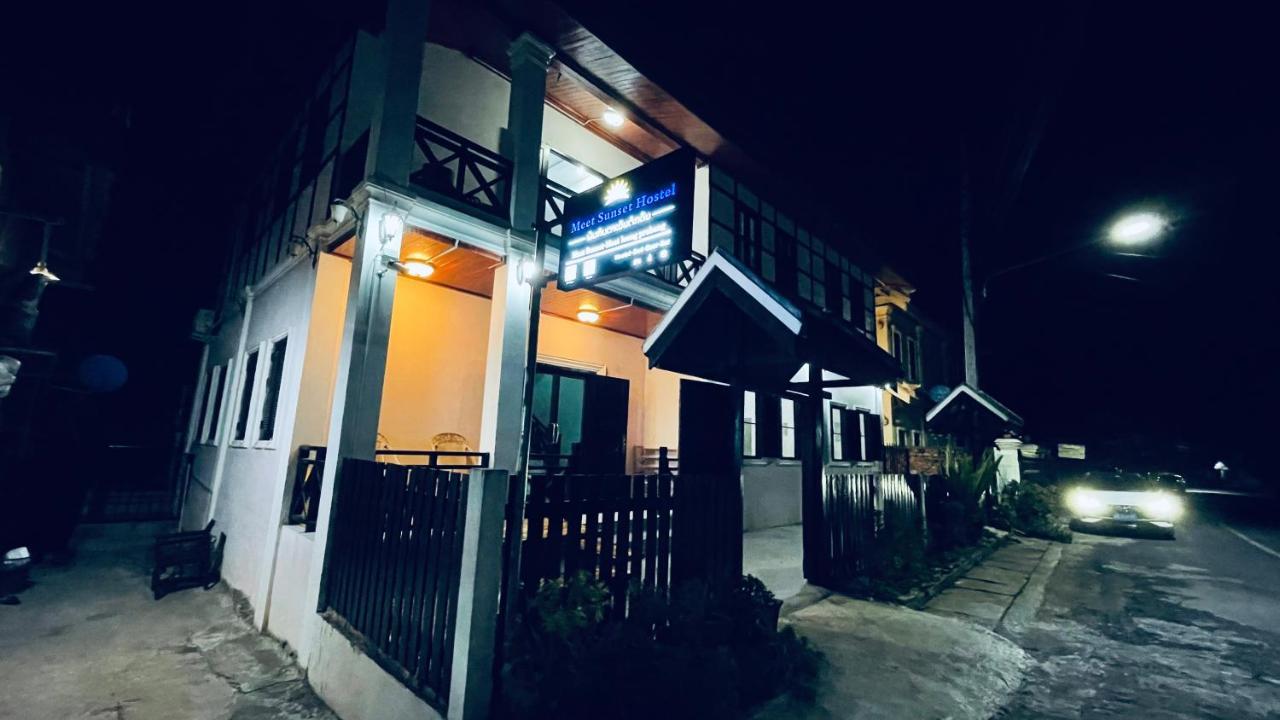 Meet Sunset Hostel Luangprabang Exteriör bild