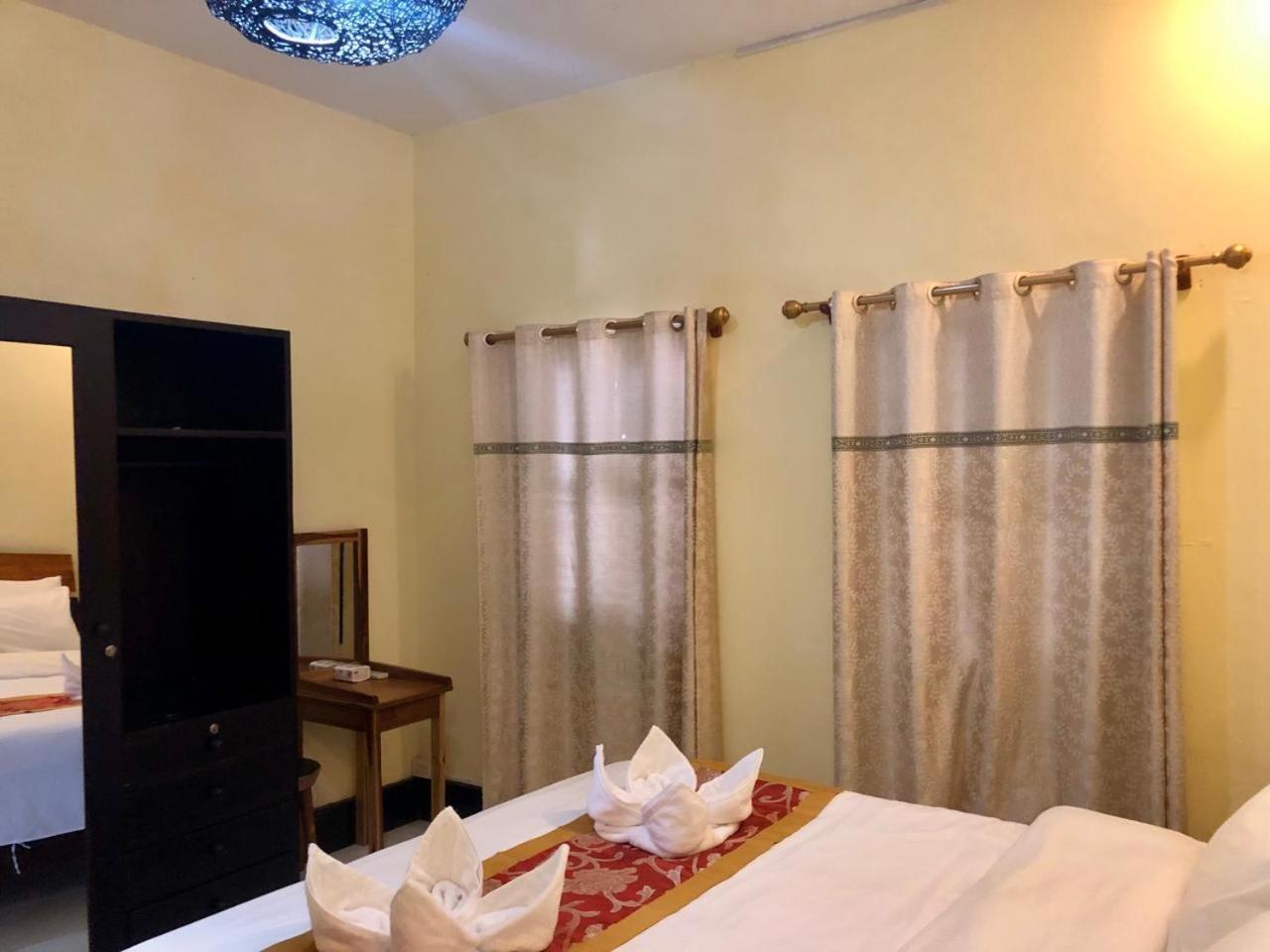 Meet Sunset Hostel Luangprabang Exteriör bild